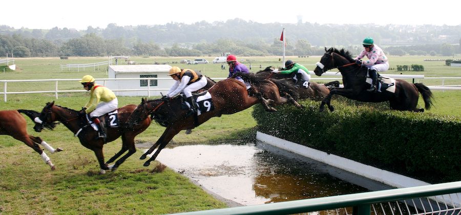 Steeplechase - Horseback Riding - Tough Sports